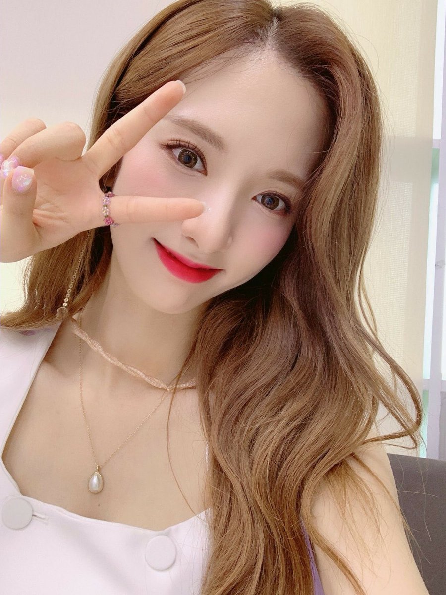 GIRLS_S2_'s tweet photo. #우주소녀 #보나 #설아 로고 제거 https://t.co/7YTCxzY6oJ