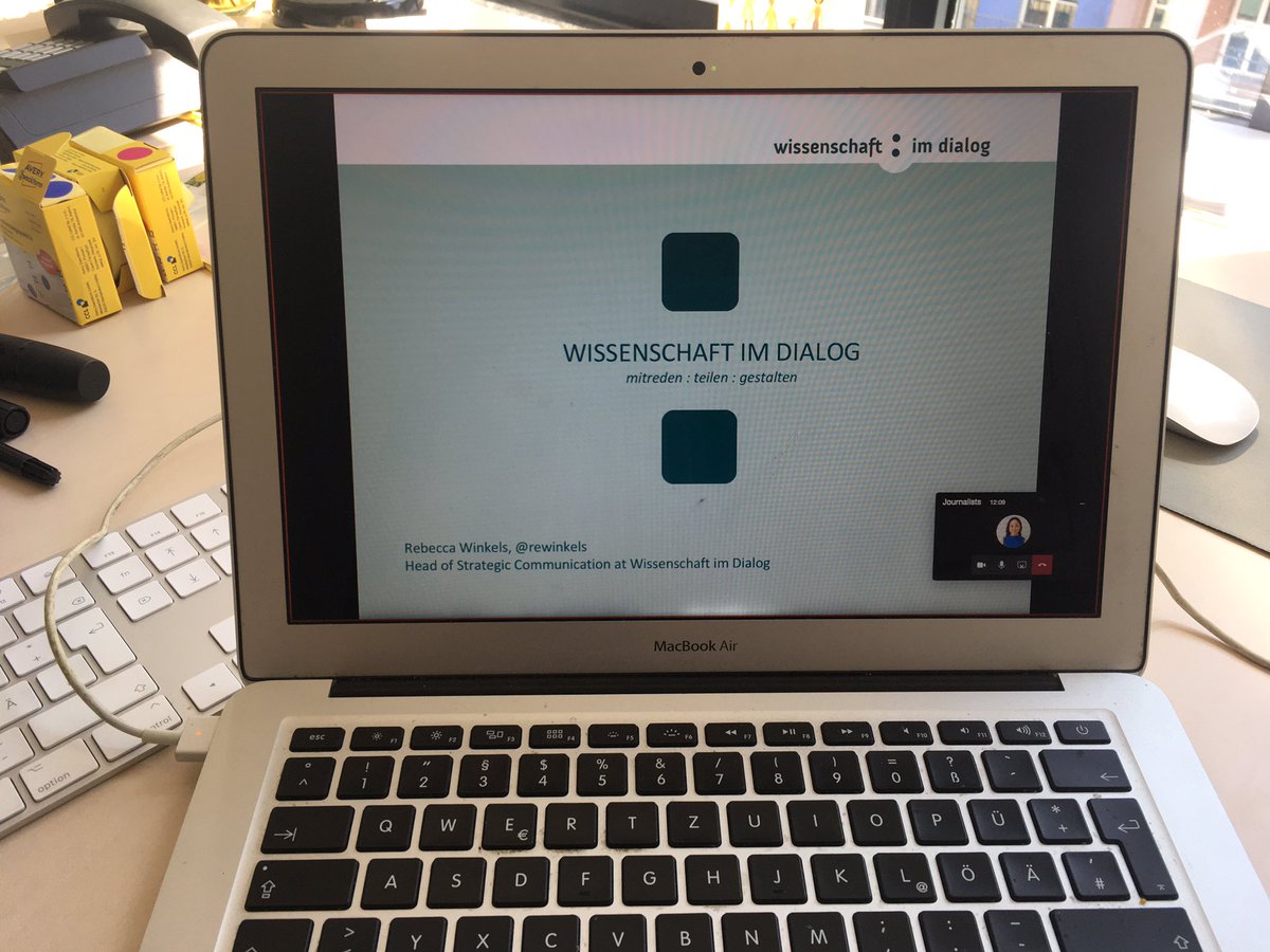 Rewinkels's tweet image. It’s @wissimdialog workshop time again! Talking about new formats of digital journalism and #scicomm at the @AvHStiftung #ResearchComLab.