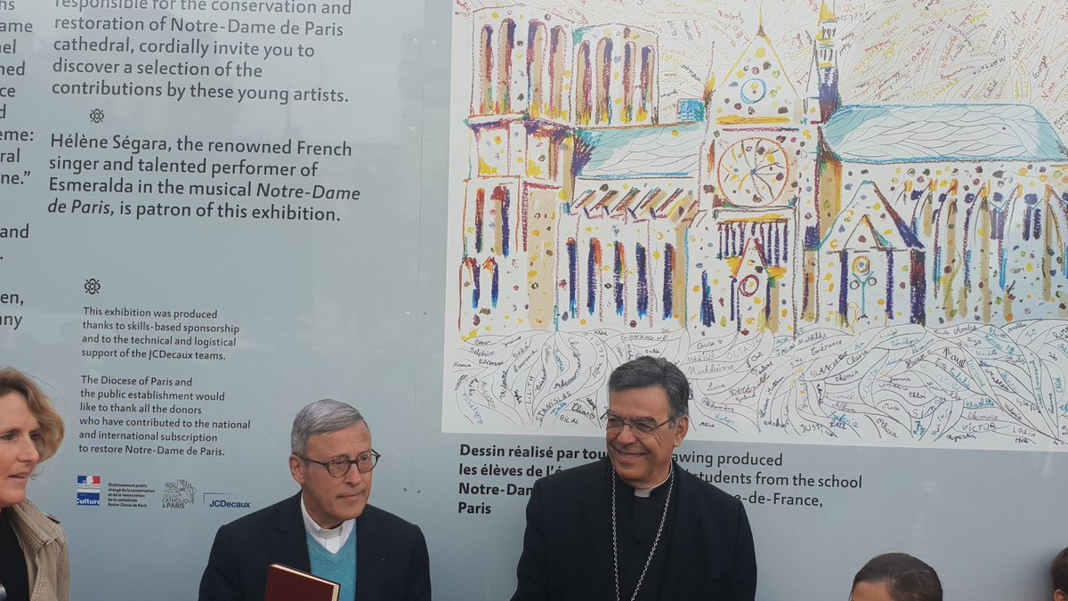 GuidesCASA's tweet photo. Les guides CASA de Notre-Dame de Paris assistaient ce matin à l'inauguration de l'exposition "dessine moi Notre-Dame". #NotreDame #guidescasa https://t.co/4gHhVvs0ZH