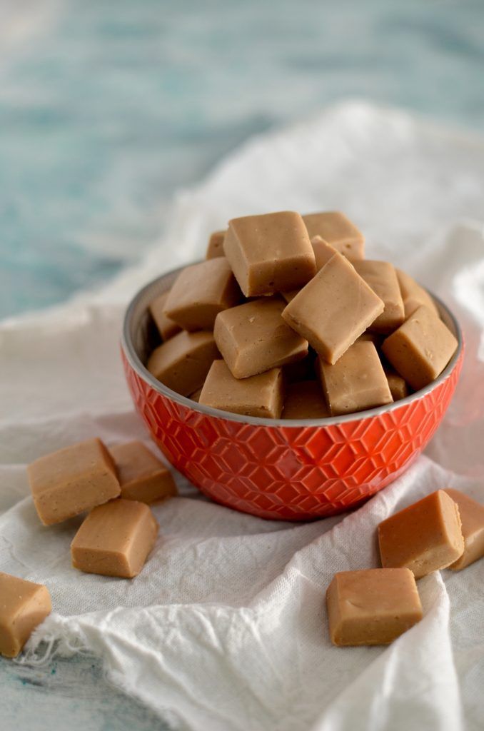 Boozy_Foodie's tweet photo. The 16th of June is also #InternationalFudgeDay  

I just love this super sweet treat!  Sharing some interesting #FudgeFacts as well as a White Chocolate Fudge and Microwave #Fudge recipes shared by #CapsicumCulinaryStudio #PR #NewsFlash @capsicumcooking 

https://t.co/NTm30Wtbl0 https://t.co/Gq0hV9VbzC