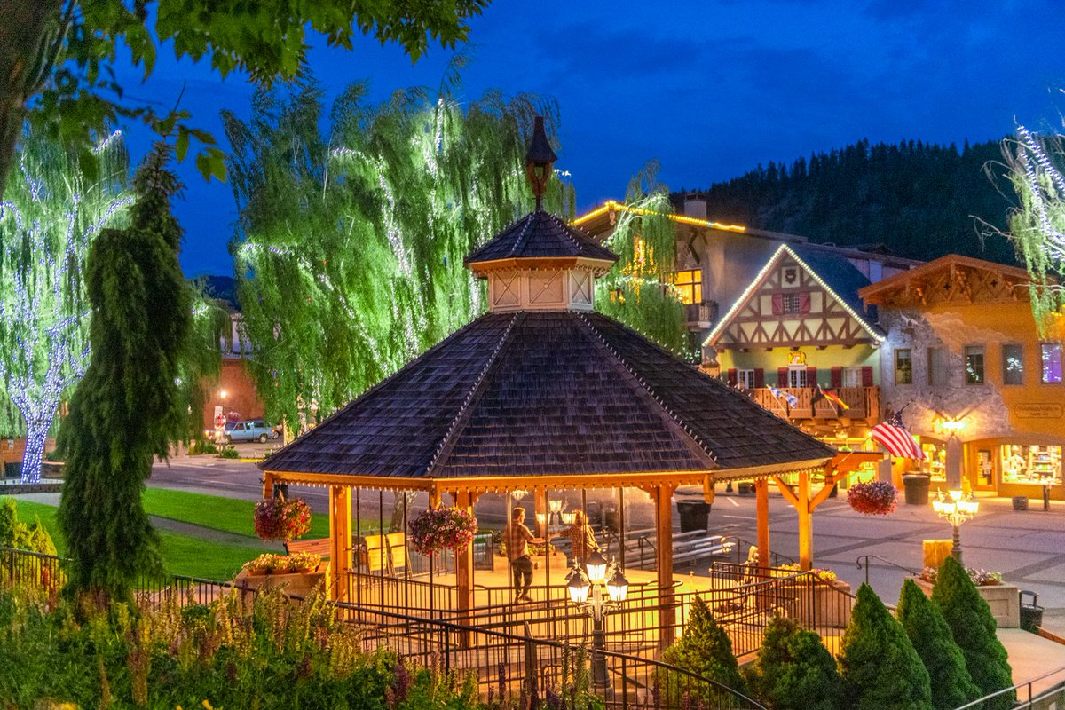 leavenworth_wa's tweet photo. Nice evening in Leavenworth tonight!
.
.
.
#LeavenworthTogether #PlanForLater #ArmChairTravel #WindowViews https://t.co/hSEuTVcn6N