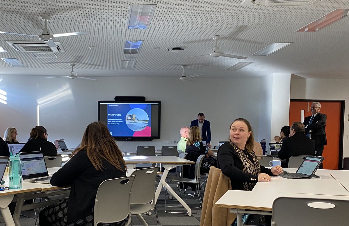 Staff working closely with our PSL <a href="/mtb1611/">Steven Snell</a> unpacking the “What works best in schools update” from @nswcese #partnersinlearning