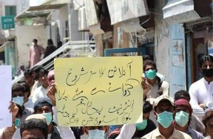 DWMOfficial's tweet image. Today 16 June Protest Going with Proper SOPs Following..and We Are Still On Strike...As We Can&apos;t Give Up Struggle At Any Lollypop By HEC...
Fulfill Demands ... Struggle Going..
#HECGivingLollyPop
#HEC_PromoteToNextSemester 
#OnlineClasses 
Continue Supporting..Spread Our Msg