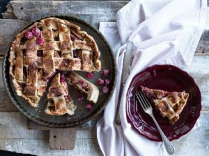 Torta di mele e lamponi {Apple and raspberry pie} ift.tt/3ftQP65 #posatespaiate #ricetta #cibo