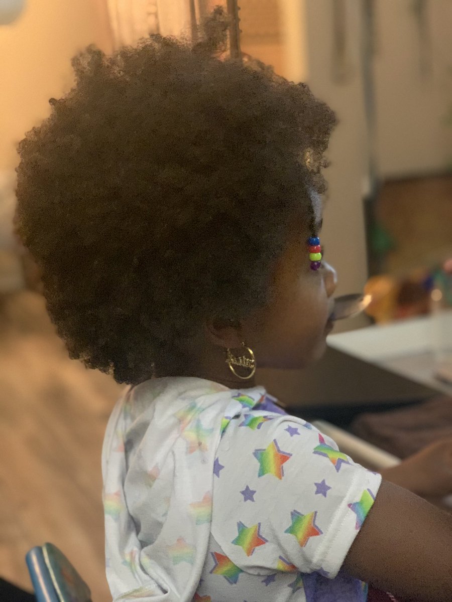 Killaakayyyyy's tweet photo. I got real inspired by @IssaRae’s hair style in last nights episode. Isspired if you will... #frobaby https://t.co/fEI2CfJR1o