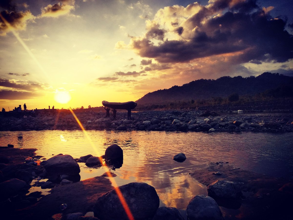 NILANJOY7's tweet photo. #NaturalBeauty #SunsetTrip #sunset_pics #Photoshoot https://t.co/33OW63ytxJ