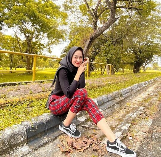 InspirationFas3's tweet photo. Mau outfit kamu lebih unik dan simple di lihat?? Yuks mix stylemu pake pants tartan😆😍
.
.
.
#outfitpants #stylefashion #stylefashionhijab #outfitinspiration #fashionhijab #ootdhijab https://t.co/z4uafQLTU8
