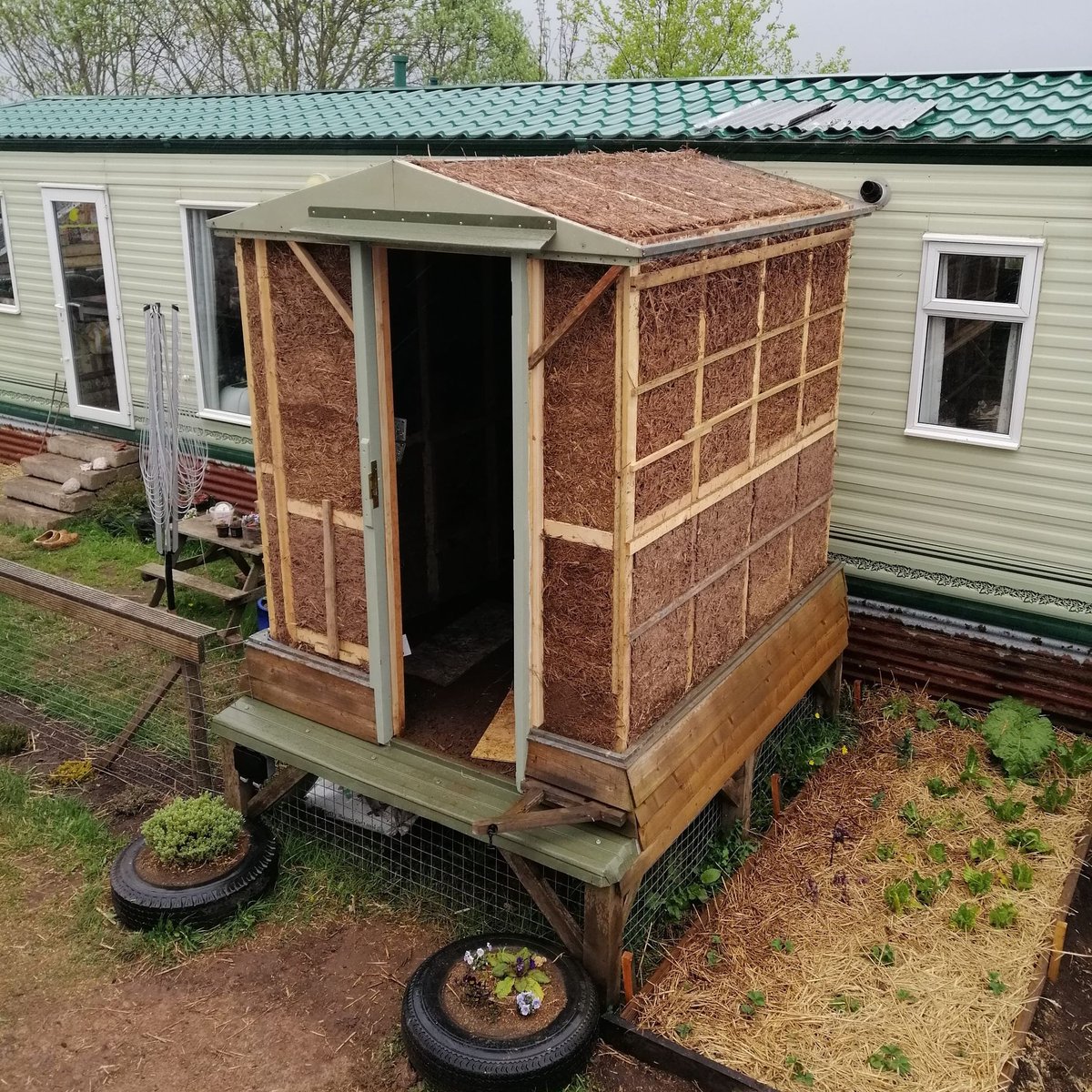 Porch in thermal underwear. ⁠
#naturalbuilding #straw #clay #insulation #studwork #timberframe #Strathearn #Crieff #Scotland