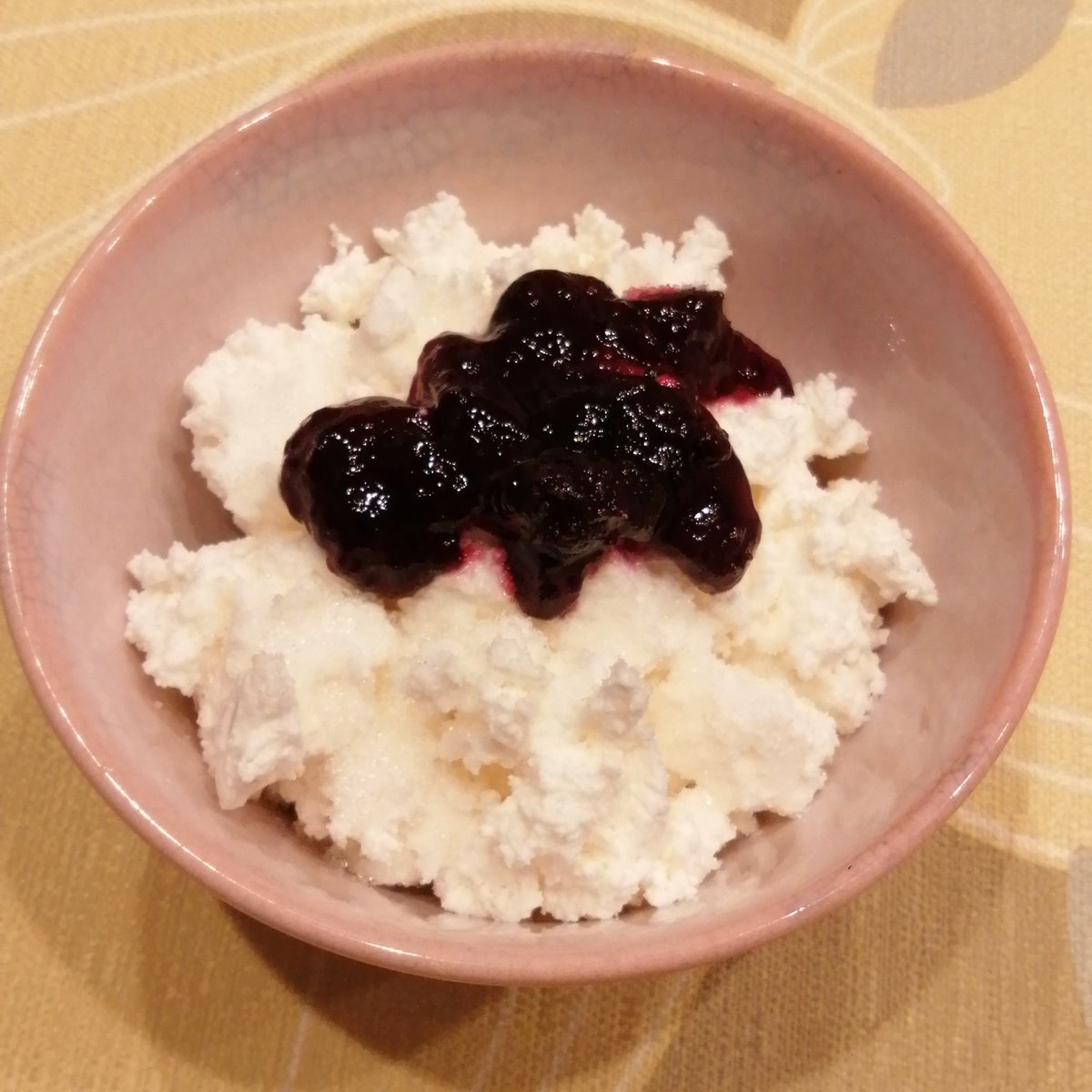 yakuru_russian's tweet image. Самый вкусный творог - это творог собственного приготовления!🥰
А сделать это, между прочим, очень просто.

自家製ヨーグルト
→自家製 творог（カッテージチーズ）
→自家製 ватрушки с творогом

#творог
#домашний творог
#приятного аппетита