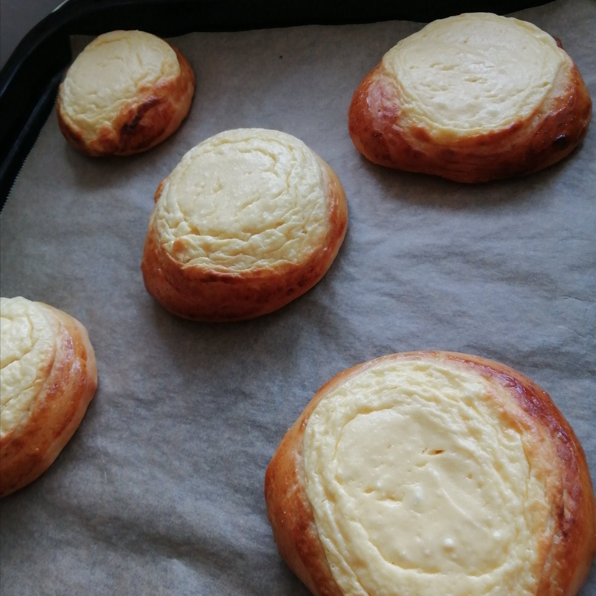 yakuru_russian's tweet image. Самый вкусный творог - это творог собственного приготовления!🥰
А сделать это, между прочим, очень просто.

自家製ヨーグルト
→自家製 творог（カッテージチーズ）
→自家製 ватрушки с творогом

#творог
#домашний творог
#приятного аппетита