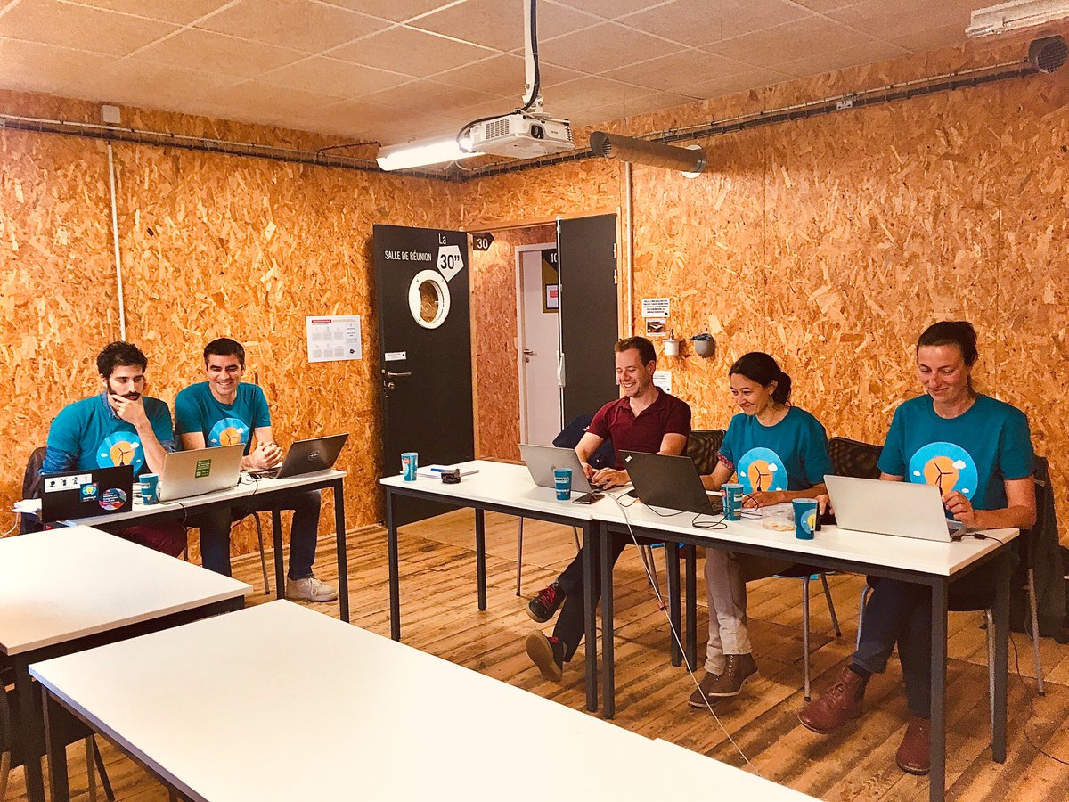 Merci aux 70 sociétaires qui étaient présents hier soir lors de notre première assemblée générale connectée 🎉

Nous n'avons pas pu nous retrouver sur un site de production comme prévu mais ça ne nous a pas empêché de partager un moment lors de cette AG (presque) ordinaire ! 🗳