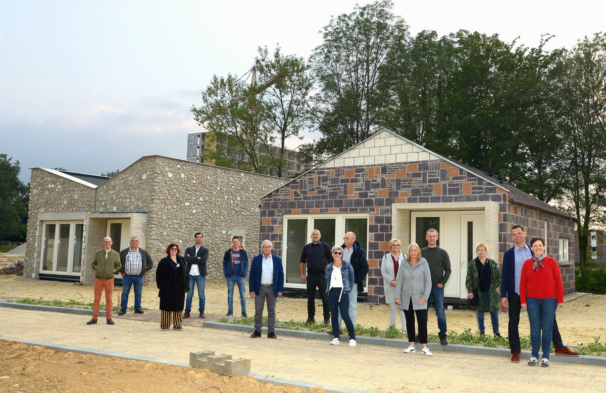 The SUPERLOCAL project has had a 'Klankbordgroep' for several years now. It includes local residents and future residents of the area. Because of Corona, the group had not come together for several months. Last tuesday they had a guided tour with explanations about the area.