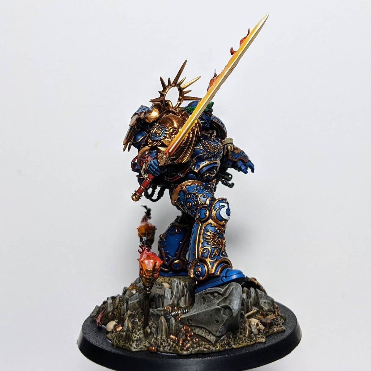 MatteoPaint's tweet photo. DONE.

So happy to finish a model, after a very long period without hobbies and under huge stress from other elements in my life!
This model is HUGE and so fun to paint, thank on of my friends for the amazing gift and  @warhammerofficial to make such a beautiful miniature https://t.co/wAWi45G0jW