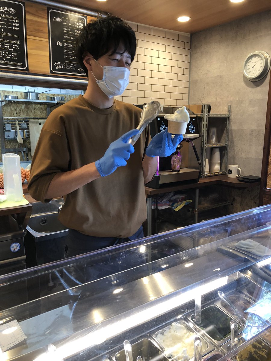 sota0088's tweet photo. 6月14日にオープンしたジェラート屋さんに行ってきた！店員さんのおすすめのスピタチオを食べてきた！めっちゃ美味しかった！店員さんもめっちゃイケメンだし店の雰囲気もよかった！
福島県郡山市開成2丁目2-8にあるからみんなも来てみて！

#ジェラート　#スイーツ

 https://t.co/8g62fv7fKF https://t.co/z6nDlChZGX