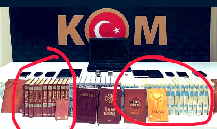 Allah korumuş !

Ya ele geçirilmeseydi ?

Bir gezegeni havaya uçaracak yüksek tahrip gücüne sahip bir cephane !

Gecesini gündüzüne katıp hayatını hiçe sayarak büyük bir özveri, hassasiyet ve titizlikle başarılı bir operasyona imza atan KOM’u tebrik ediyorum !!!