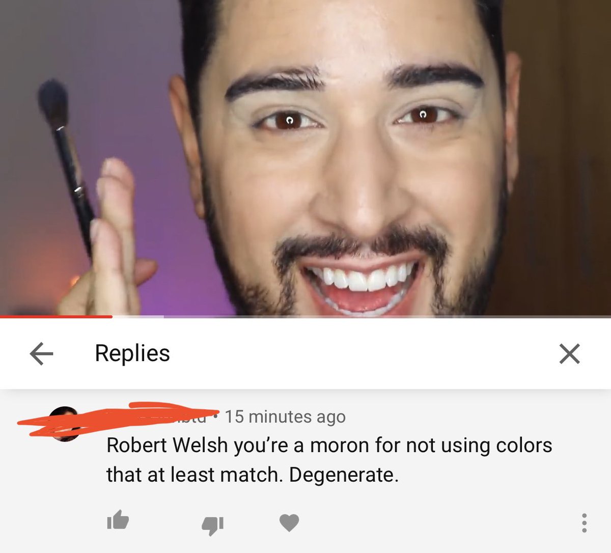 Rwlshmakeup's tweet photo. So on my video “the biggest eyeshadow mistake we all make” this lady has called me a degenerate, for not using colors that match... I use one color &amp; the video is about how to hold brushes not an eye look😂 it’s a great video if you havnt seen it already! https://t.co/rnlhDtpAGD https://t.co/jcEGGErYT4