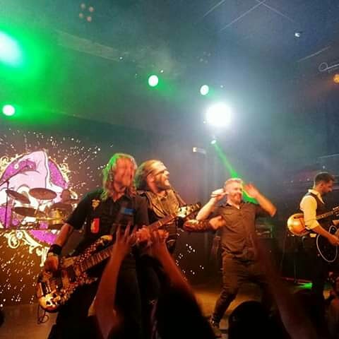 SilviBarba's tweet photo. Hace un año de este concierto mágico de @SauromOficial en Barcelona. Qué ganas de volver a veros 😍🎵🌍🎸 https://t.co/MPOrilW8Jr