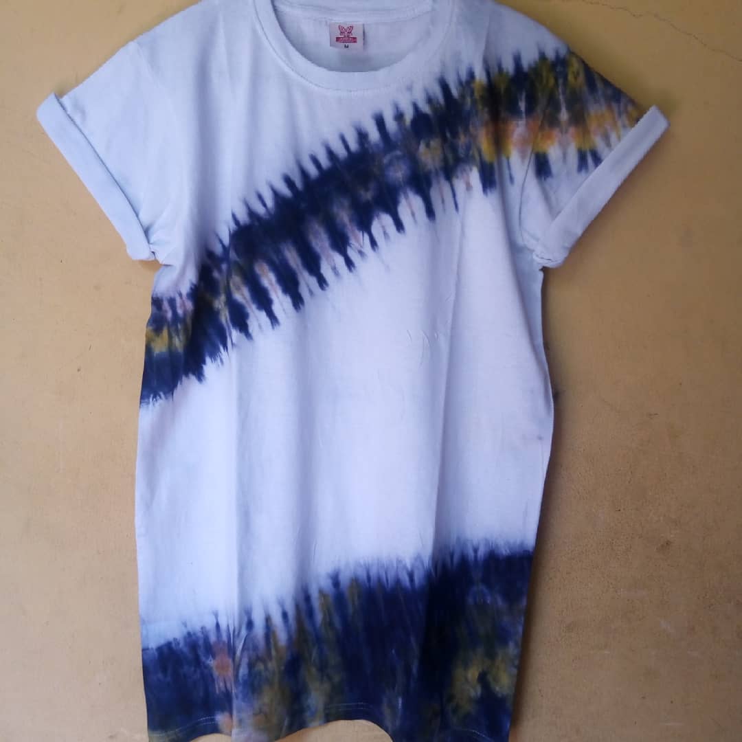 AyanfeEledumar9's tweet photo. DM for your Adire clothings 😁 #CynthiaMorganVideo #tuesdayvibes #dontleavemechallange #adire https://t.co/I5s8TToRE5