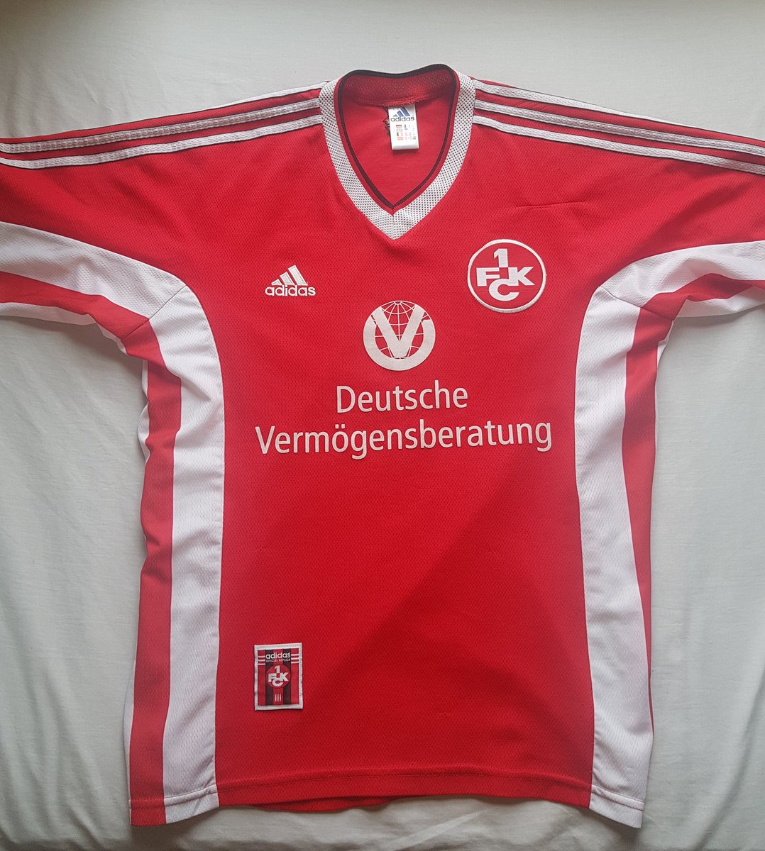 Day 80:1. F.C. Kaiserslautern home, 1998/99.Die Roten Teufel went into this season as defending Bundesliga Champions. They are now languishing in the 3rd tier and face financial insolvency.  @homeshirts1  @TheKitmanUK  @ShirtsIsolation