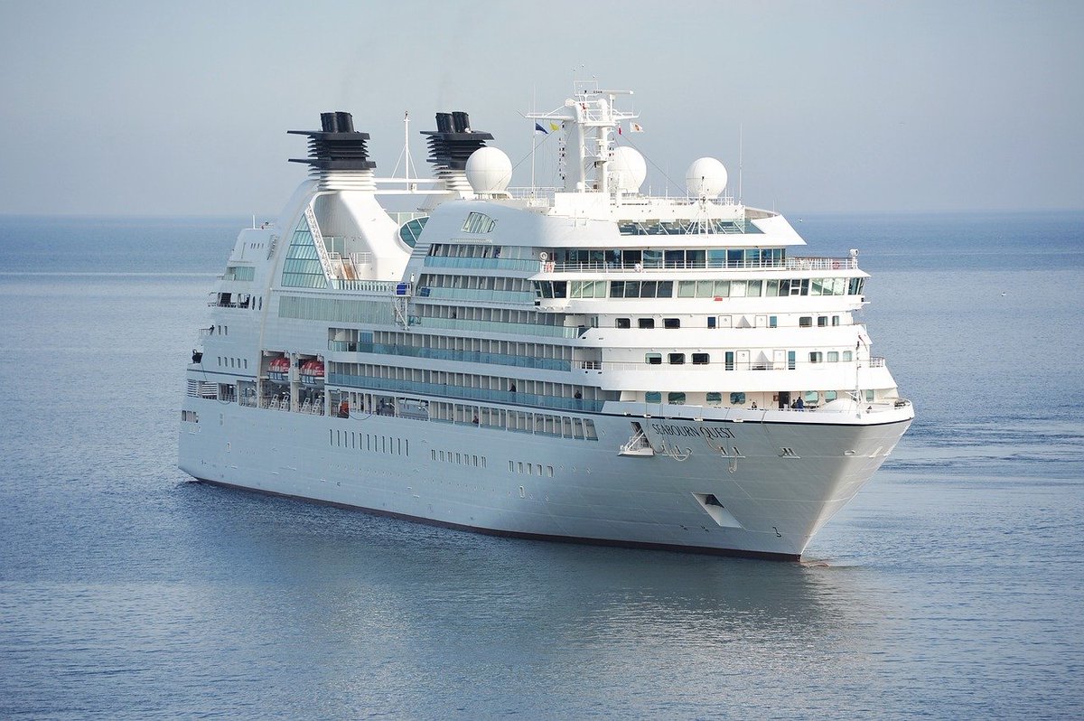 Eurosurveillanc's tweet photo. Descriptive study of #COVID19 #outbreak among #passengers and #crew on #DiamondPrincess #CruiseShip, #Yokohama Port, #Japan, 20 Jan to 9 Feb 2020 https://t.co/4LaXHddow9
#coronavirus #quarantine #AttackRates #OutbreakResponse #isolation #IPC https://t.co/MqiN17ZvWw