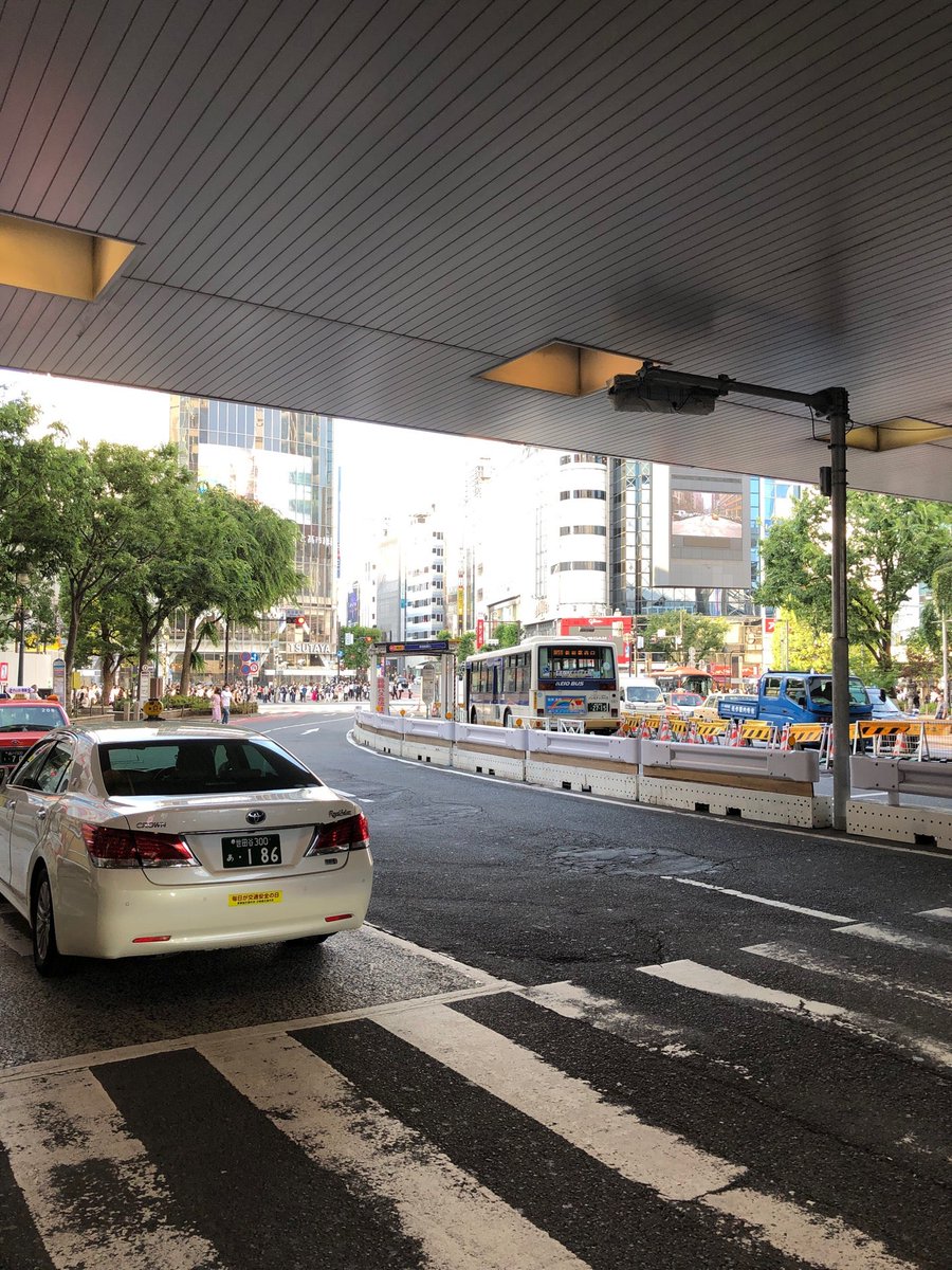 Suwacho Shinagawa Shibuya 前をテクテク 宝くじ売り場 井の頭線渋谷駅入口前 In 渋谷区 東京都 T Co Mmnnk2upf2