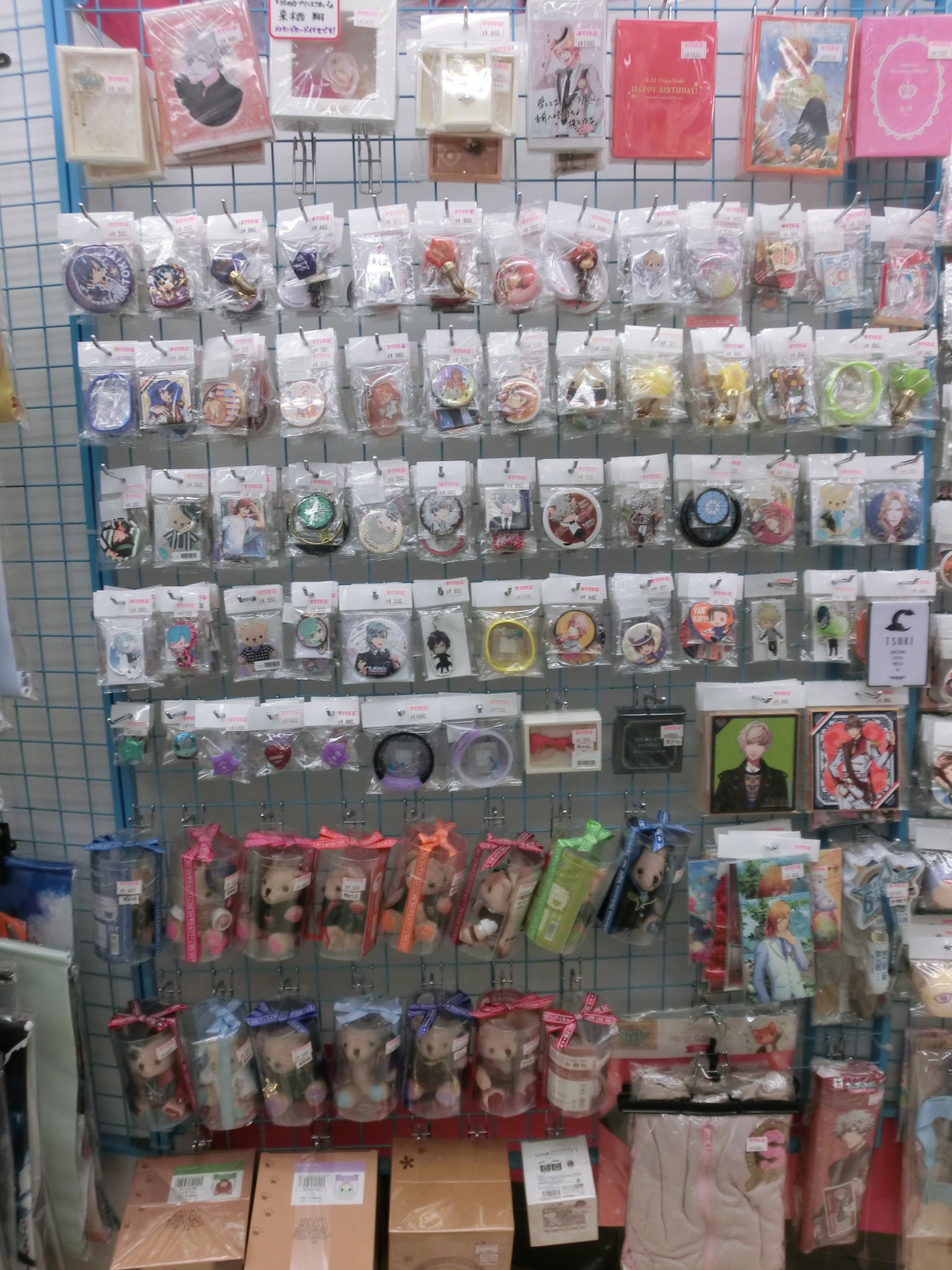 らしんばん新潟店 中古買取販売 毎日11時 19時まで営業中 らしんばん新潟店 コーナー情報 すとぷり関連グッズコーナーをリニューアルしました 中央通路にて以前よりも広々と展開中です あわせてうたプリコーナーも調整を行いました すと