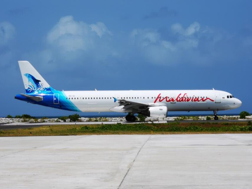 MaldivianAero's tweet photo. ކަރަންޓީނަށްދާ 380  މީހުން  އުފުލުމުގައި A321  ގެ  ފުރަތަމަ  ފްލައިޓް  މާފަރު  އެއަރޕޯޓްގައި. 
#Maldivian
#NationalAirline https://t.co/CRVwparkBh