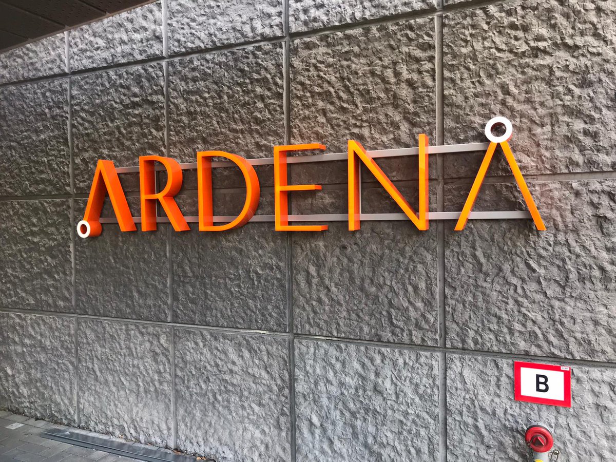 Aan de gevel van #Ardena in #Oss hebben wij recent verlichte #gevelletters geplaatst. Op de letters zit een “oog” waar de #schemerschakelaar aan gekoppeld is, zodat de verlichting automatisch aan-/ en uitgeschakeld wordt. Ook #opvallen met #gevelreclame? gevelreclame.nl