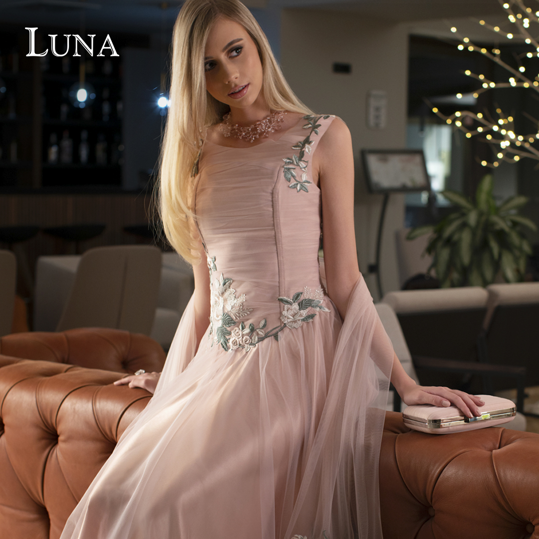 Offense Roadblock group Modna kuća Luna on Twitter: "Ekskluzivna kolekcija svečanih haljina  "Sparkling glamour" dostupne je u sveim #LUNA radnjama i na  https://t.co/cM78bXF0Ws https://t.co/DwhBLPOH31" / Twitter