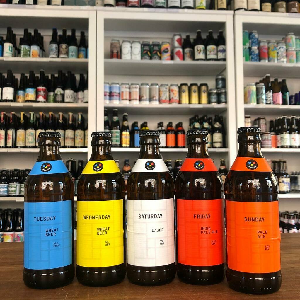 brewcomer's tweet photo. Es gibt viele Gründe, sich ein Bier zu genehmigen. Heute ist Dienstag. Das ist doch schon mal ein guter Grund. Cheers. #craftbeer #zaubierhaft #andunion #beernerd #beerporn #beergeek #minimalism #labeldesign #wheatale #lager #ipa #paleale #bier #bierra #cerveca #brewcomer #kiel https://t.co/oANRRDQdYI