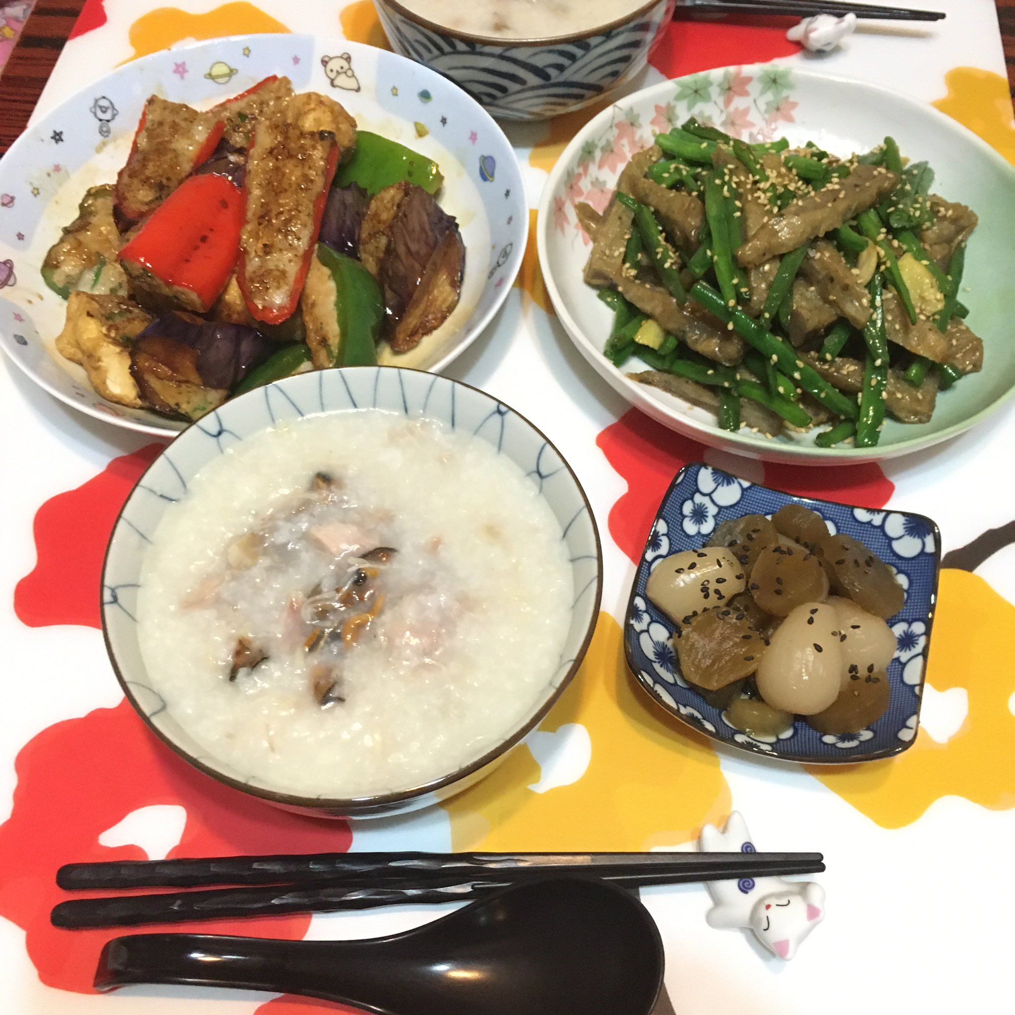 Lee Tinho 06 16 火曜日の晩ご飯 干し牡蠣貝柱と豚骨お粥 サヤマメ魚肉炒め 出前 ピーマンの肉詰め あとフルーツはブルーベリです ツイッター 豚骨 お粥 サヤマメ ピーマン 豆腐 干し貝柱 干し牡蠣 ブルーべリー