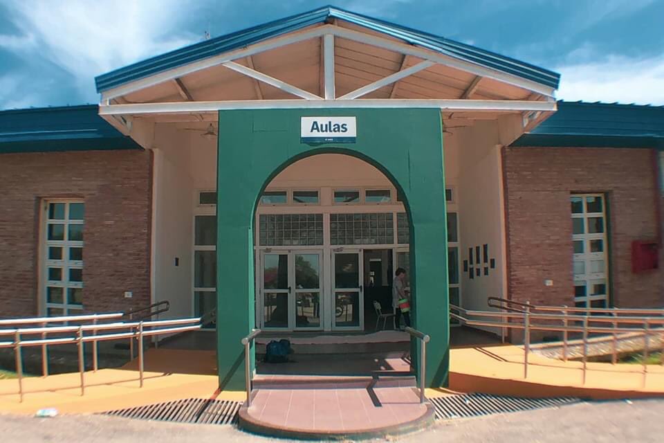 basicasunvm's tweet photo. Extrañamos los pasillos, extrañamos las charlas, el encuentro con nuestros compañeros y compañeras, con nuestros profes
Pronto volveremos a caminar nuestra Uni ❤❤ #BasicasUNVM https://t.co/bh8SJUI4bt