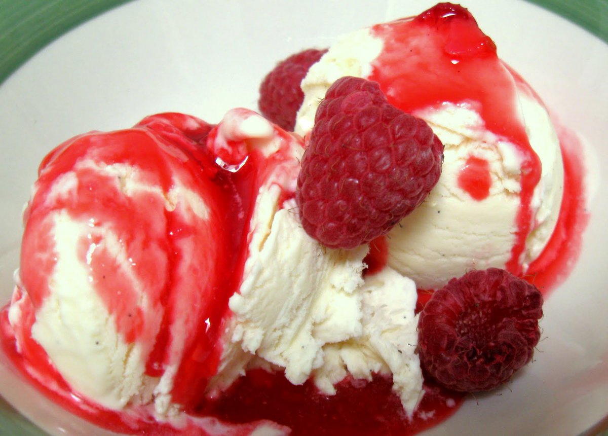 Natsume is Vanilla icecream with raspberry syrup- his hair looks so yummy god