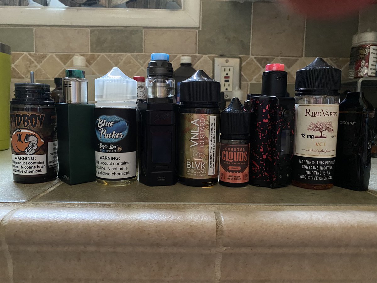 duopoliesrdumb's tweet photo. It’s Tuesday. Made it to Tuesday. Think this nectarine vanilla custard combo might work. #vaping #survivingbarely #dropdeadrda #intakedualrta @UnbreakableHate @CarolynSynychak @tylerluyster @CigaretteMitt https://t.co/03swGURorT
