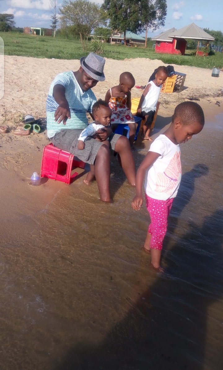bakora_moses's tweet photo. Everyday may not be good but find something good in everyday!
#Miami Beach #Luzira before #LVictoria claimed it!
#family
#FamilyFirst https://t.co/cMTxXCNSZm