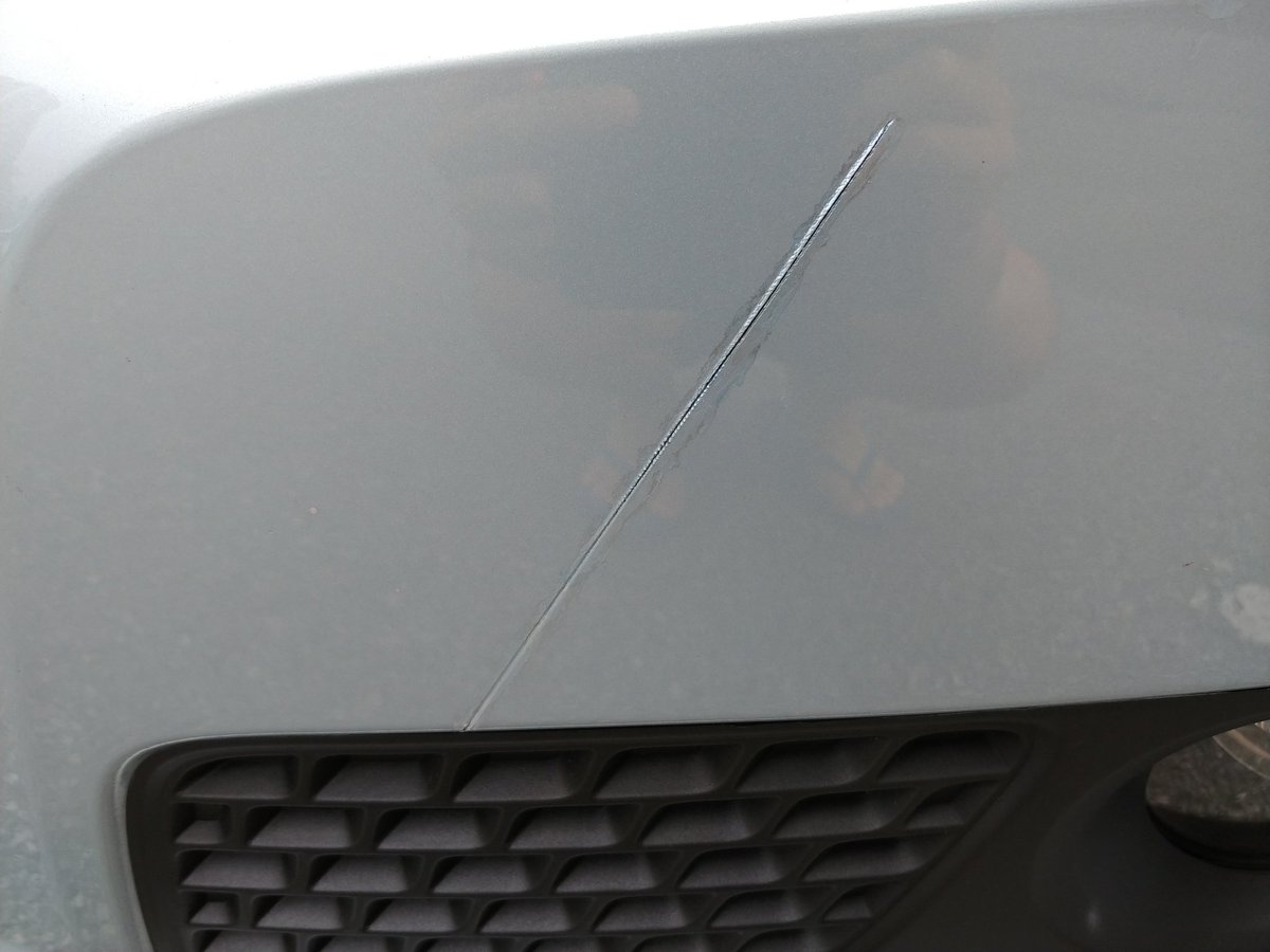 V70 3 2se ディーラーに頼んだタッチペンが届いたのでようやく 中古車なもんで購入時からあったバンパーの 深いキズ キズは埋まったが さすがにタッチペンではここまでか 元より目立たないから現状よしとする ボルボ純正タッチガンってないもの V70 3 2se ディーラーに頼んだタッチペンが届いたのでようやく 中古車なもんで購入時からあったバンパーの 深いキズ キズは埋まったが さすがにタッチペンではここまでか 元より目立たないから現状よしとする ボルボ純正タッチガンってないもの