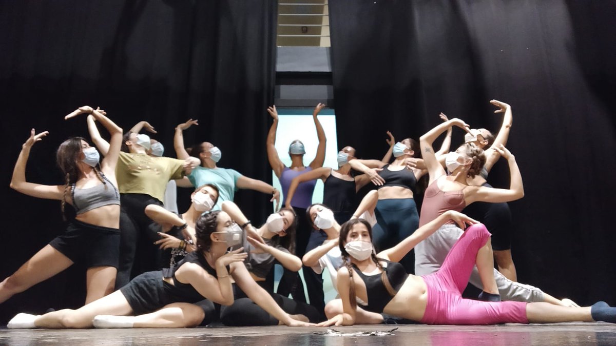 ¡Por fin hemos retomado los ensayos! Teníamos muchas ganas de volver a la carga, y como bien sabéis, estamos comenzando el montaje del que será nuestro nuevo musical: El #Fantasma de la #Ópera. Con todos ustedes, nuestras bailarinas del ensayo de Aníbal. #Ensayos #Teatro #Musical