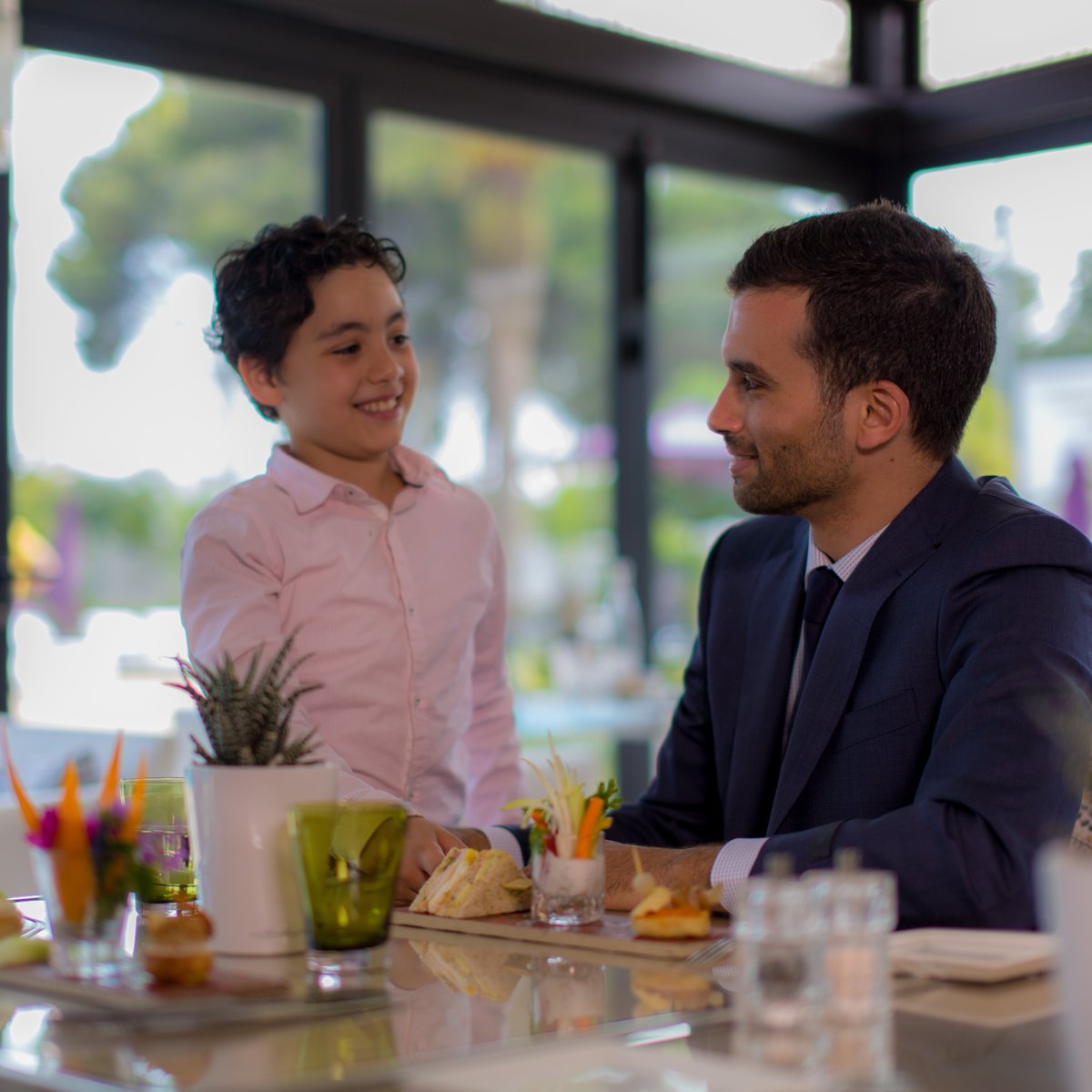 Notre équipe du Sofitel Rabat souhaite une joyeuse fête à tous les pères du Royaume et d'ailleurs. 

#Sofitel #SofitelRabat #FetedesPeres #Father #Papa #Dad #FathersDay #HappyFathersDay