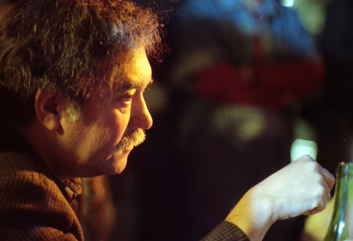 chamilactriz's tweet image. .
.
.

'POÉTICAS DEL CINE' DE RAÚL RUIZ.

"La historia del cine podría resumirse en una serie de revoluciones minúsculas decapitadas por la industria".

.
.
.