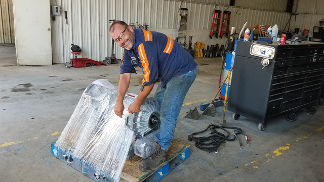 wcawaste's tweet photo. Every day this week, we want to Shout Out a branch of our company that deserves recognition for their hard work! Today belongs to our mechanics! Incredible men and women, like Robert Thomas and Kevin Robbins from Arkansas. They make sure our equipment runs smoothly! 
#ThankYou https://t.co/RNJtNoLyo1