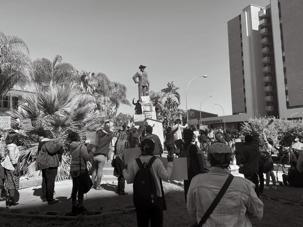 DecolonizingG's tweet image. Occupy Space!!!!

This is the message of the day, as we continue to question and engage with issues of racism, gender based violence and police brutality in our society! Such an amazing scene to see collective action in multiple spaces in the city!