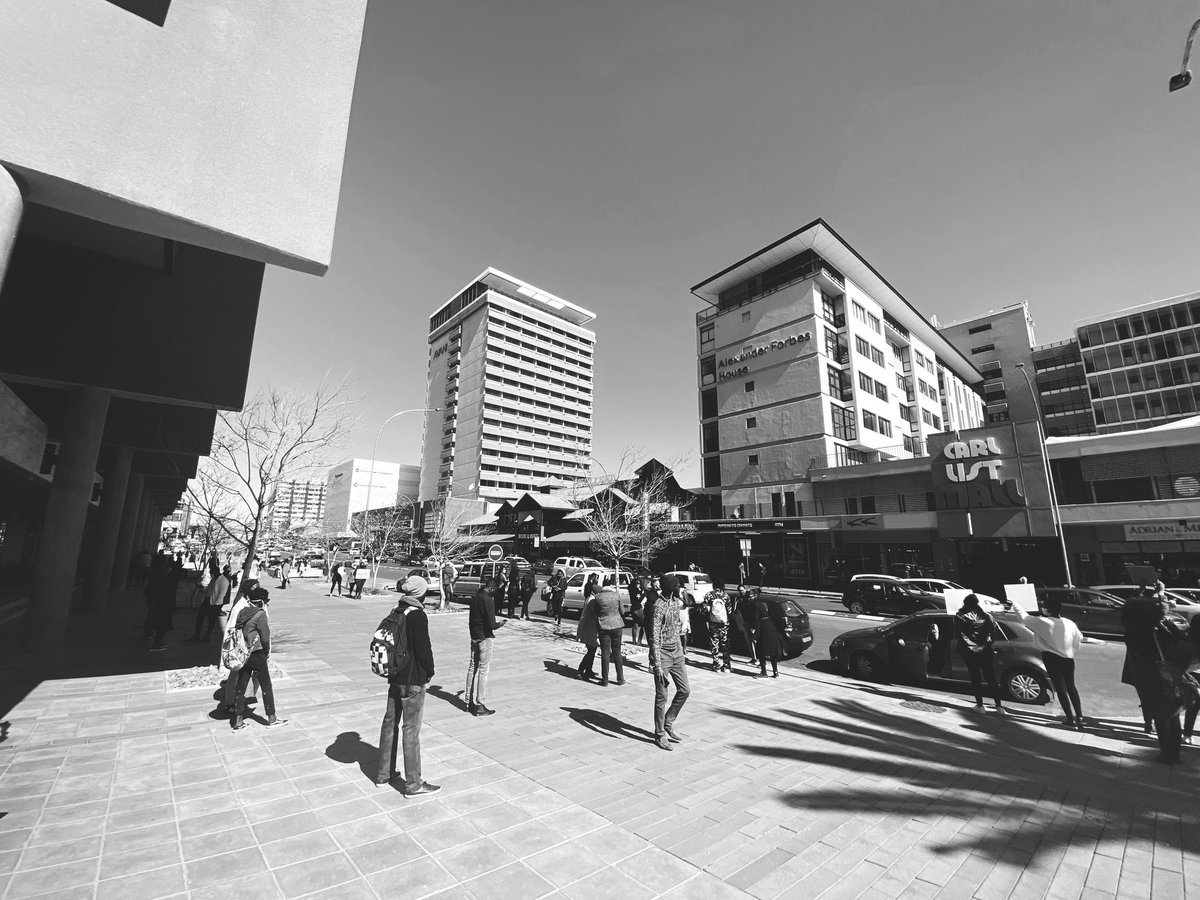 DecolonizingG's tweet image. Occupy Space!!!!

This is the message of the day, as we continue to question and engage with issues of racism, gender based violence and police brutality in our society! Such an amazing scene to see collective action in multiple spaces in the city!