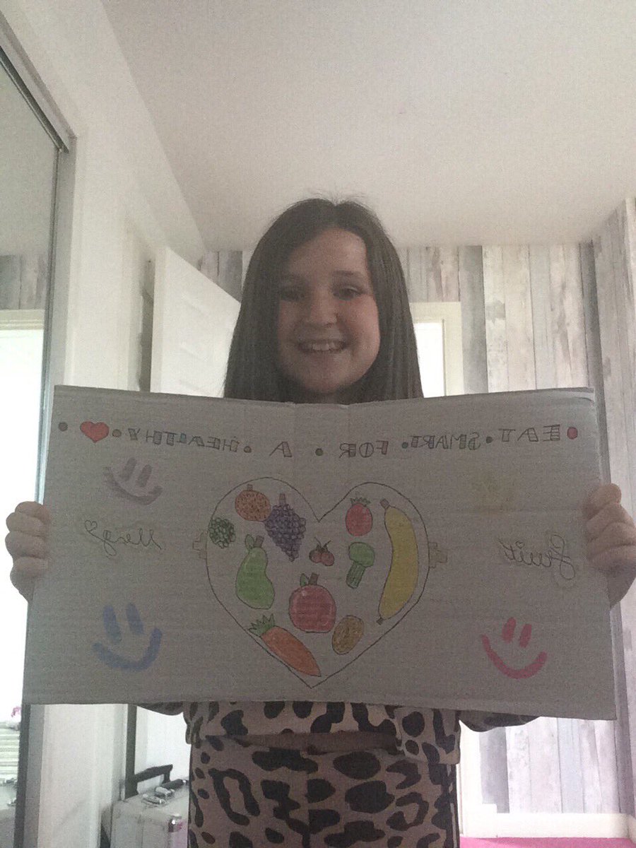 StDavidsP7's tweet photo. A great poster for health week from this Primary 7 🤩 ‘Eat smart for a healthy ❤️’ Well done!! https://t.co/edUusARolH