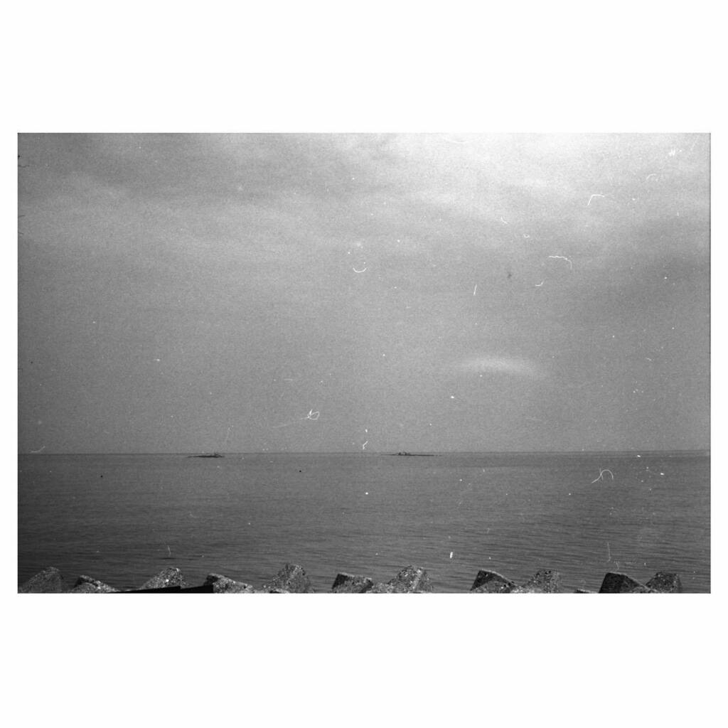 issie_ossie's tweet image. When I see the sea, the sea sees me. #in2012 #filmphotography #blackandwhite