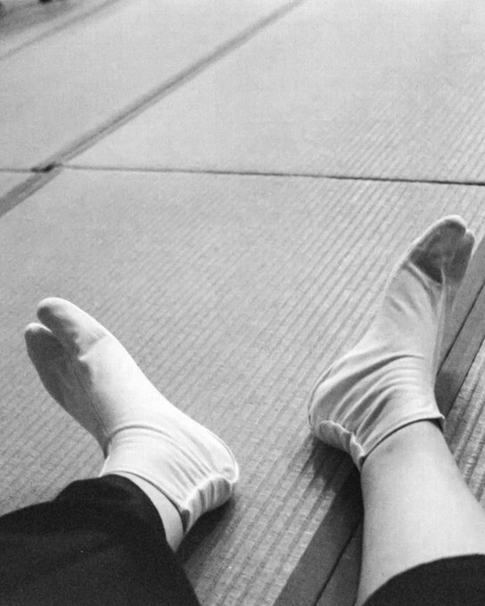 押し倒されちゃった... というようなイメージで  趣味のフィルムカメラで撮ったら思いのほかそれっぽかったので載せてみました https://t.co/KEddHcDrQe<a href="/tag/myxanniversary"class="tags"><span>#myxanniversary</span></a>