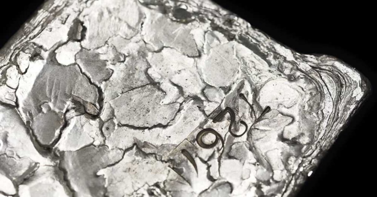 LME_news's tweet image. #Didyouknow that using tin alloys in lithium-ion batteries can improve their performance? They create conducting pathways that allow ions to pass through the battery more rapidly than the more traditional graphite and copper electrodes #MetaloftheMonth