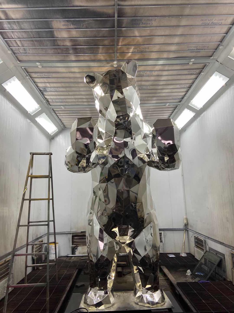 DisplayDm's tweet photo. Hey, what a cool huge bear statue!

Height: 3.8 meters
Material: Fiberglass
Finish: Silver Electroplated

#FiberglassStatue #ElectroplatedProcessing #BearStatue #dmwindowdisplay https://t.co/xjzWOK4ig2