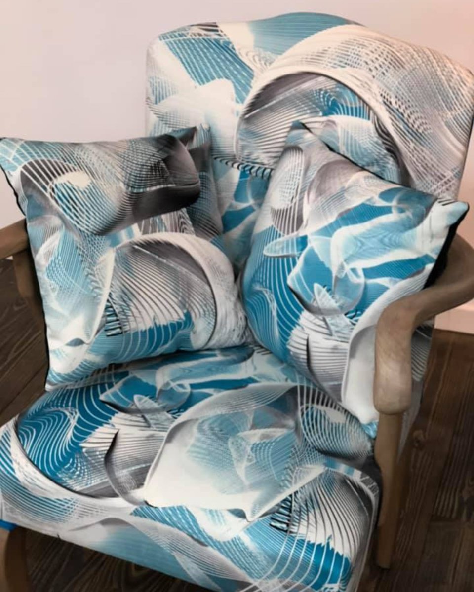 uptextile's tweet image. 📣Impression par Up'Textile 📣

Découvrez la nouvelle création d'Emmanuelle Cuny Design : la magnifique restauration de ce fauteuil avec de beaux coussins. 

#TissuAmeublement #CreationTextile #RestaurationFauteuil