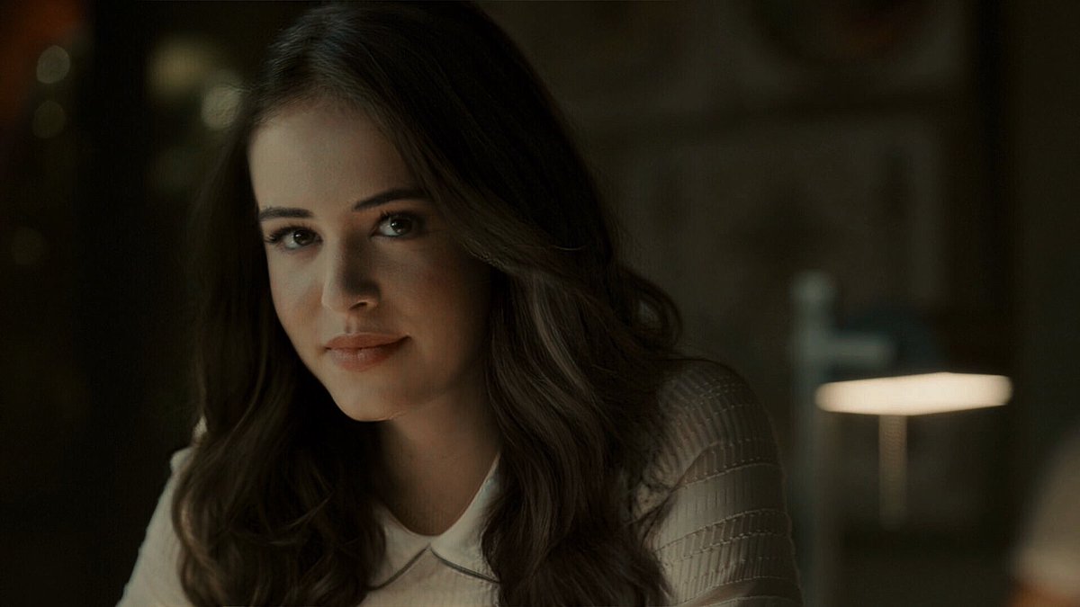 rency on Twitter: "petition for josie saltzman to have long hair in season  3 of legacies 😩… "