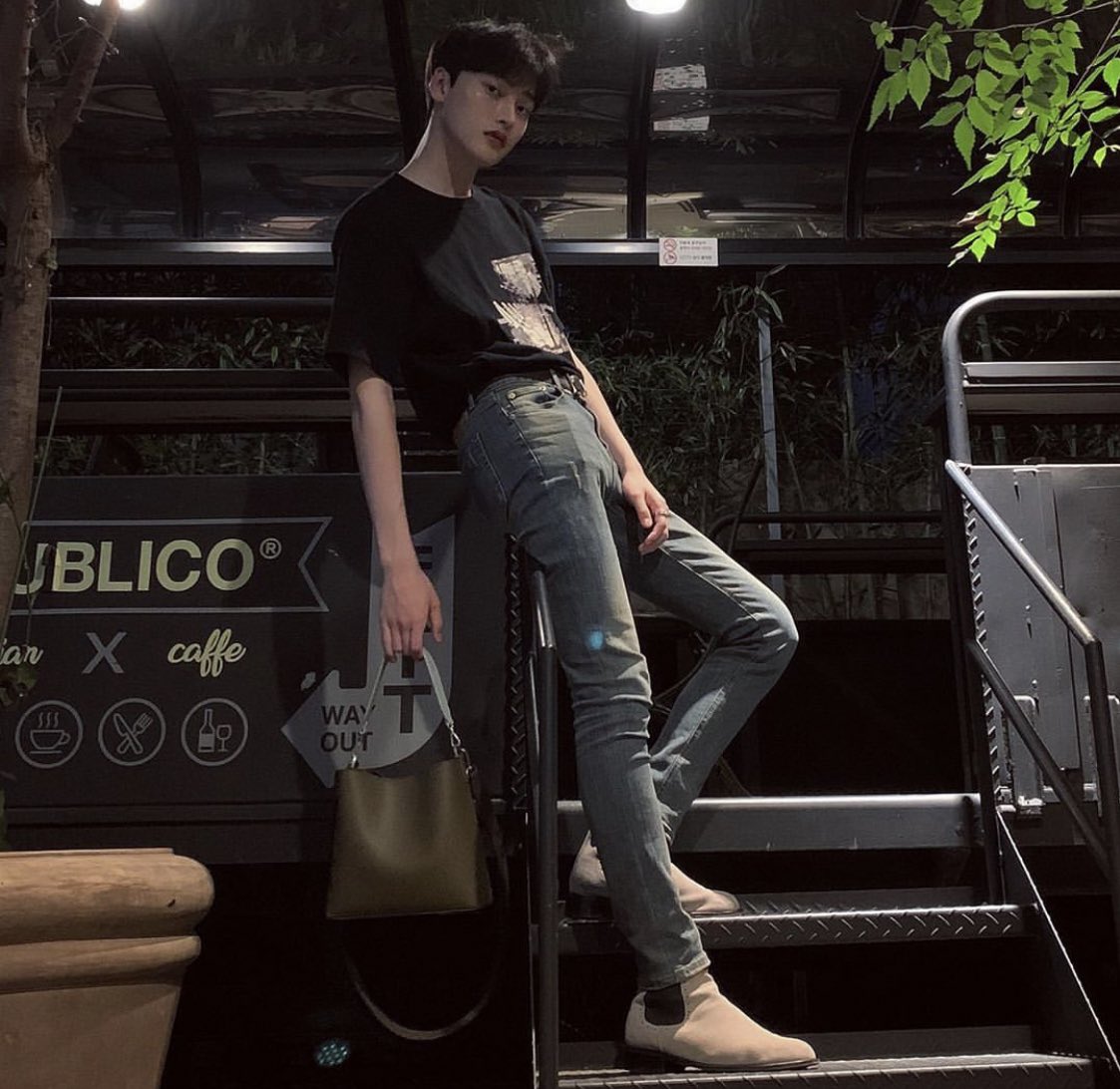 TRCNGstans's tweet photo. [IG] 160620

Minha bolsa favorita hoje em dia😚
É bonito
uma bolsa única⚡️
#findkapoor #fkr #fkrmonogram #accordionbag #basiccamera

@yts000917 

#TAESEON #태선 https://t.co/Z6rnL7GROM